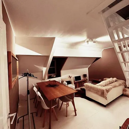 2 Bedrooms With View And Enclosed Garden At Apartment *