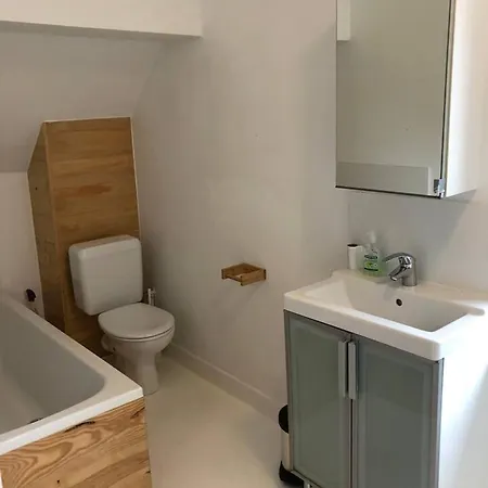 Apartment 2 Bedrooms With View And Enclosed Garden At
